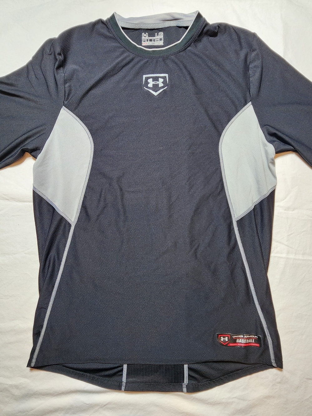 Under Armour Men’s Black and Light Gray Long Sleeve Performance Shirt
